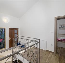 4 bedroom villa bedroom with pool, Svetvinčenat, Istria, sleeps 8
